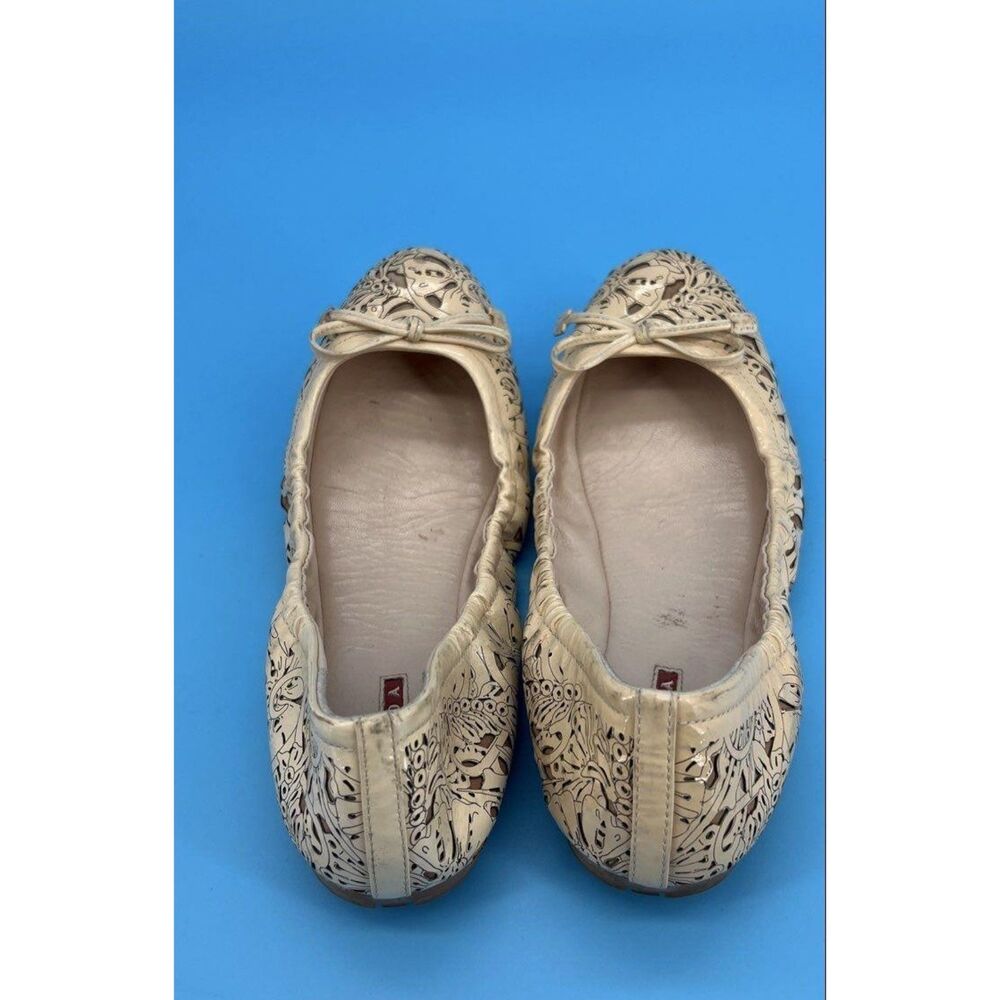 Prada Authentic Couture Laser Cut Pattern Cream Beige Ballet Flats size 38.5 (8) - Picture 3 of 5